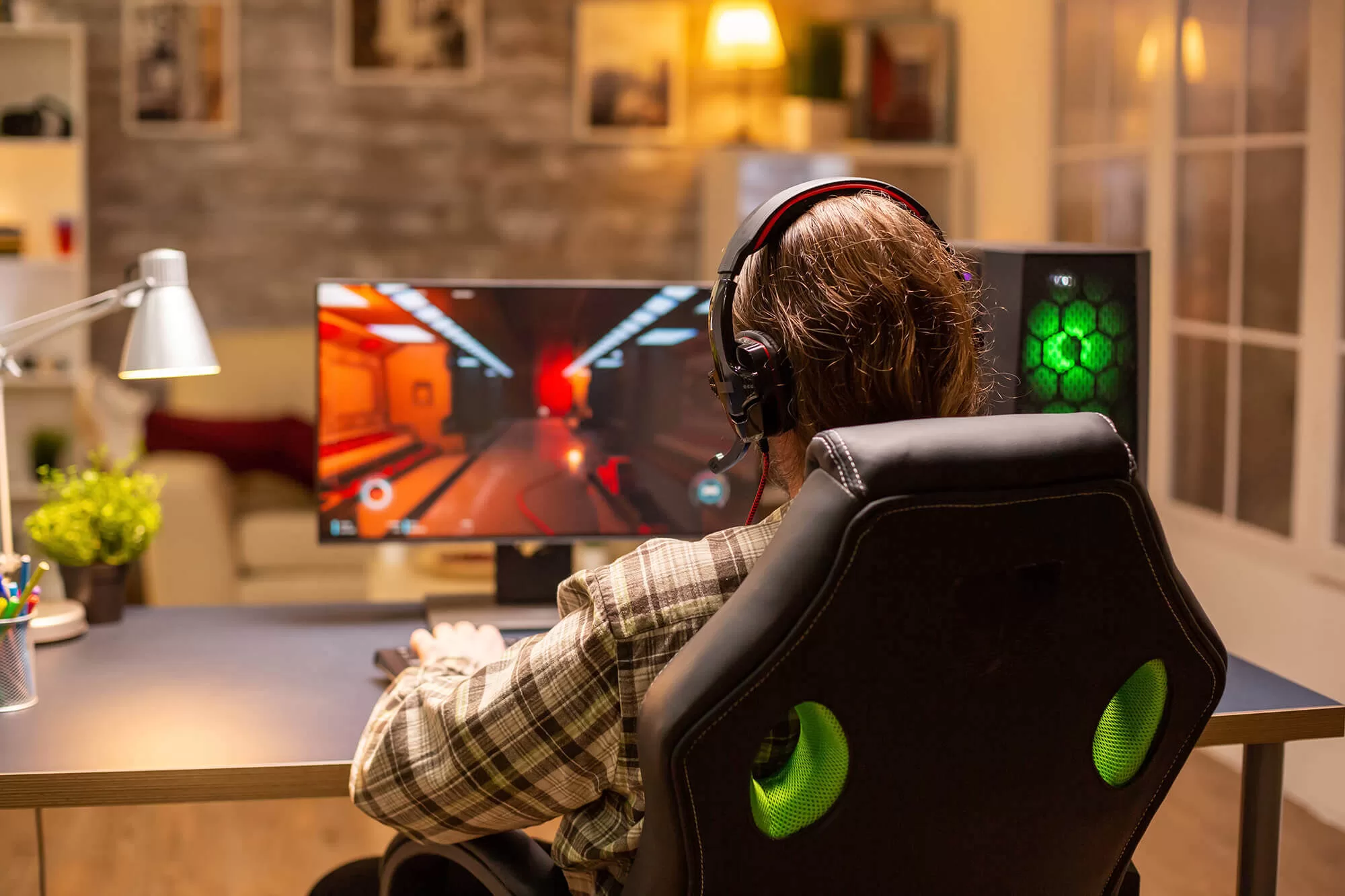 back view gamer male playing shooter - Thợ Kỹ Thuật