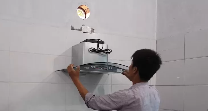 Lắp đặt máy hút mùi gắn tường