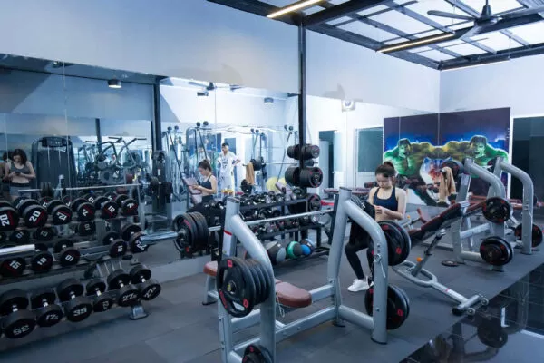 Lợi ích từ gương kính phòng gym