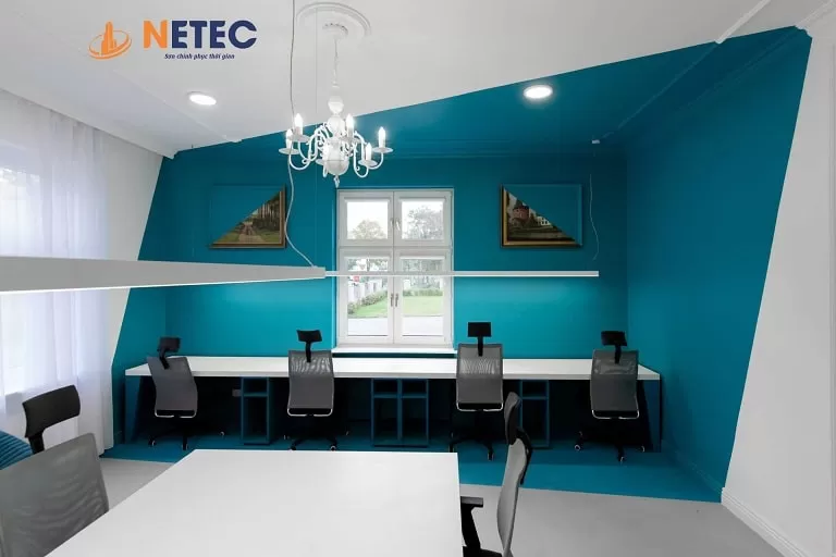 Phòng làm việc sơn màu xanh ngọc bích yên tĩnh và chuyên nghiệp do Thợ Miền Nam thiết kế
