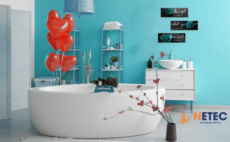 Phòng tắm màu xanh ngọc bích sạch sẽ và thoáng đãng với thiết kế tối giản