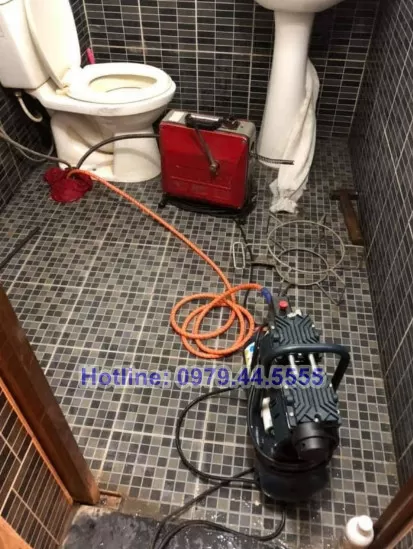 Hình ảnh minh họa quy trình thông cống nghẹt của Thợ Miền Nam