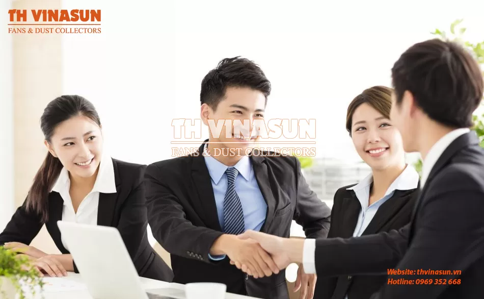 Thống nhất phương án lắp đặt ống thông gió với khách hàng