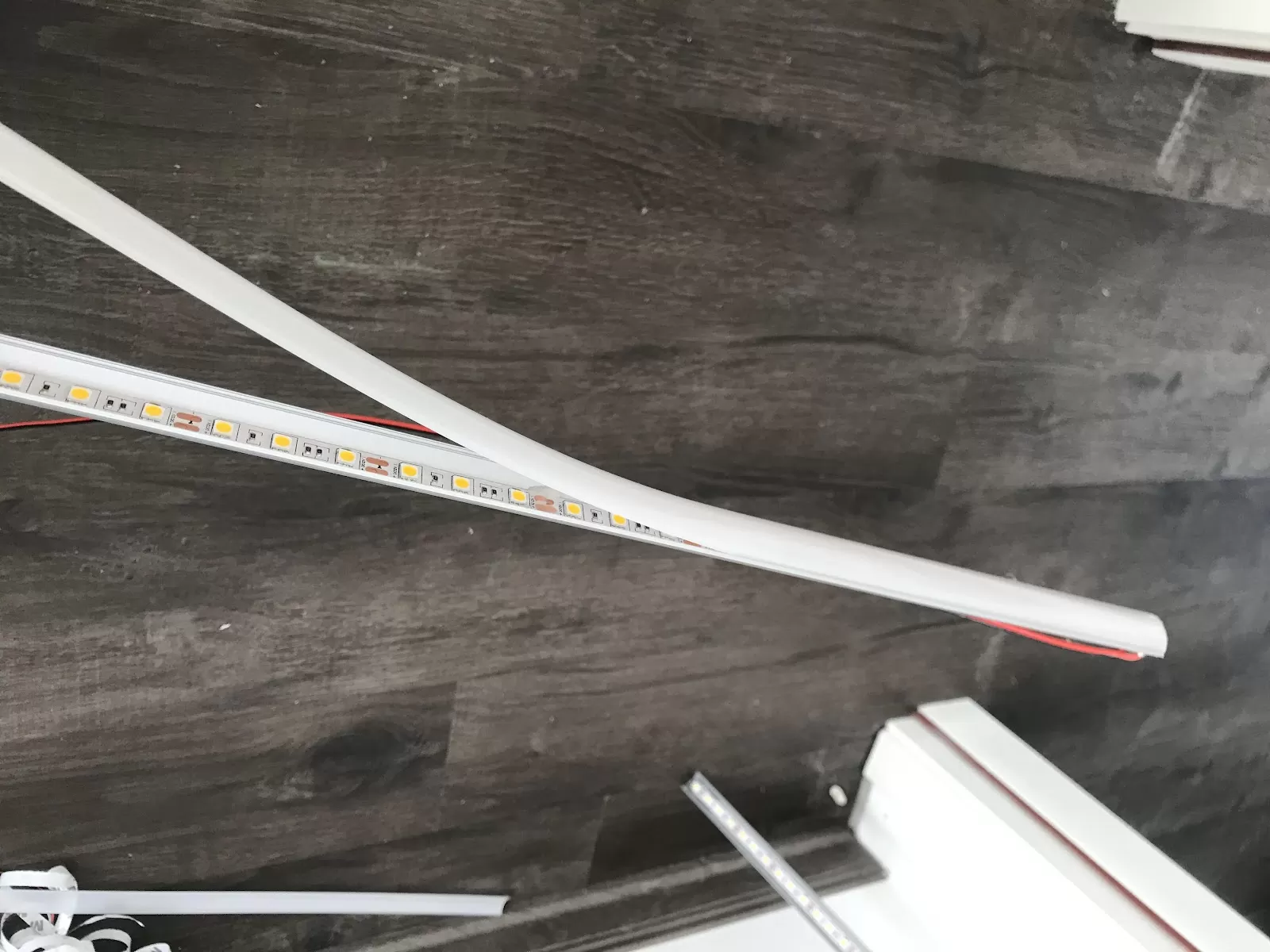 Quy trình lắp đặt đèn LED tủ quần áo chuyên nghiệp tại Thợ Miền Nam