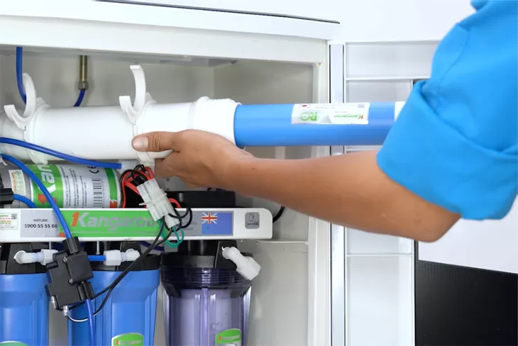 Lắp lõi lọc RO máy lọc nước bước 5