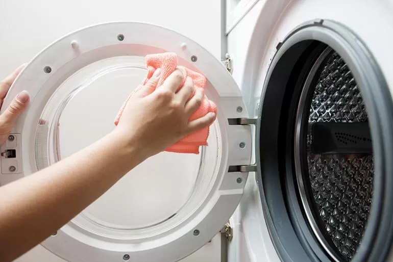 Vệ sinh máy giặt định kỳ giúp kéo dài tuổi thọ máy và đảm bảo hiệu quả giặt sạch
