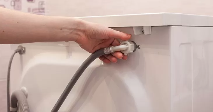 Kiểm tra van và đường ống cấp nước máy giặt