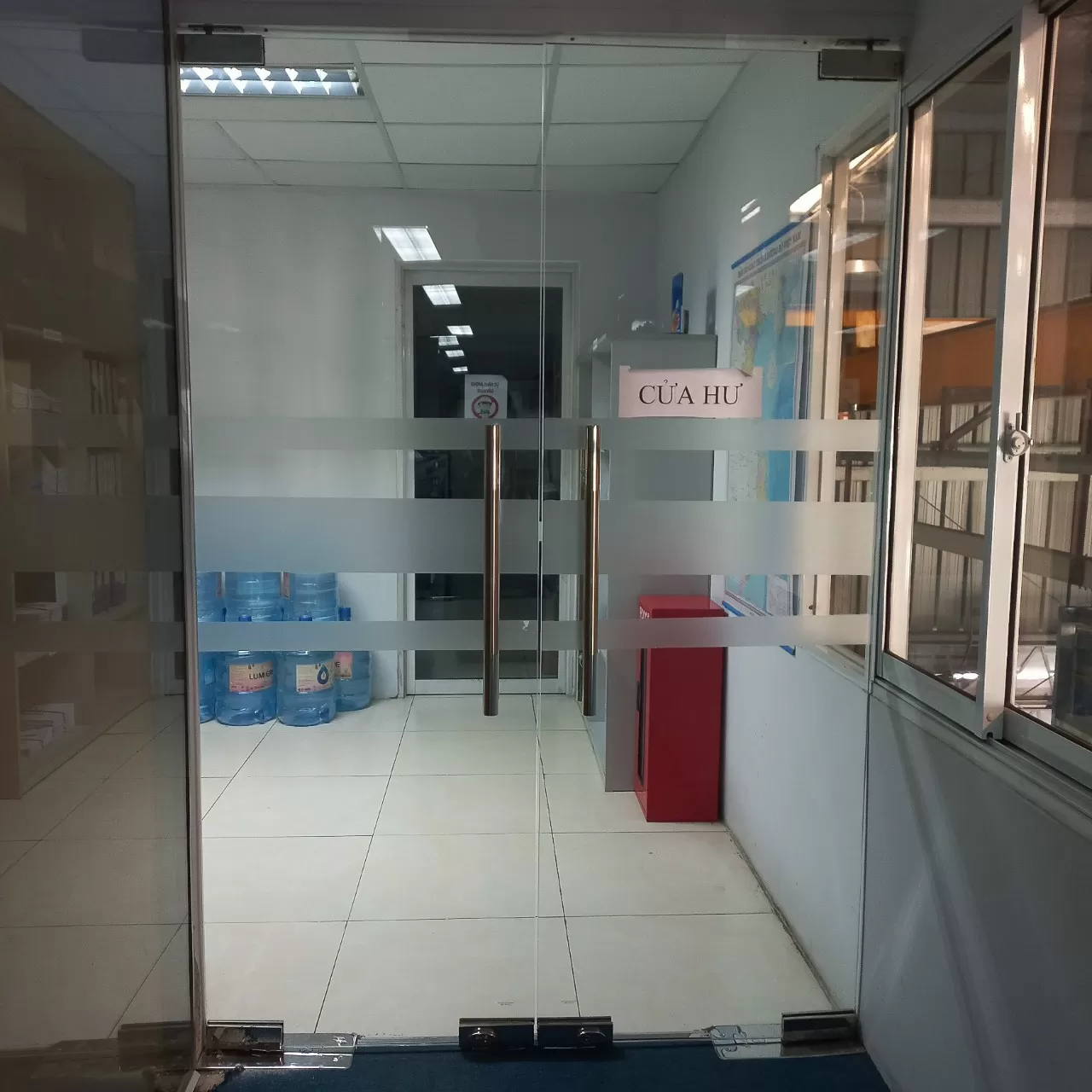 Sửa chữa, thay thế phụ kiện cửa kính chính hãng tại Thợ Miền Nam