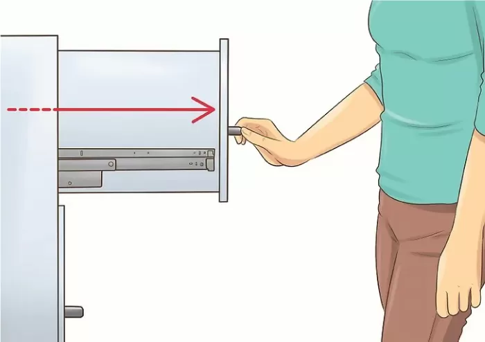 Kéo ngăn kéo tủ bắt vít ra để xác định vị trí vít