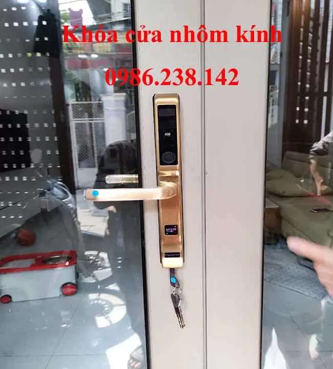 Thay ổ khóa cửa nhôm kính để tăng cường an ninh cho ngôi nhà của bạn cùng Thợ Miền Nam