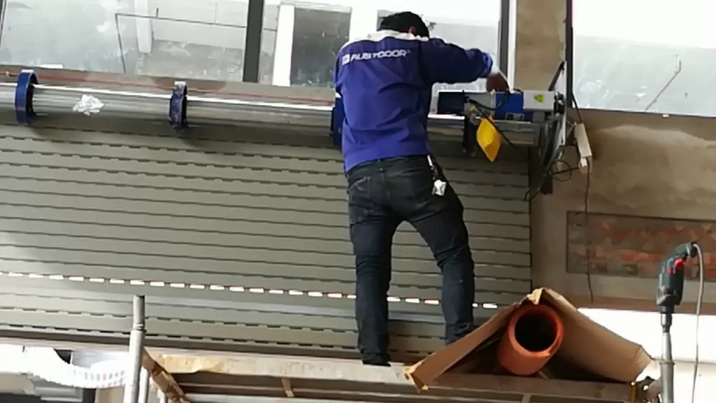 Thợ sửa cửa cuốn Thợ Miền Nam chuyên nghiệp, nhanh chóng