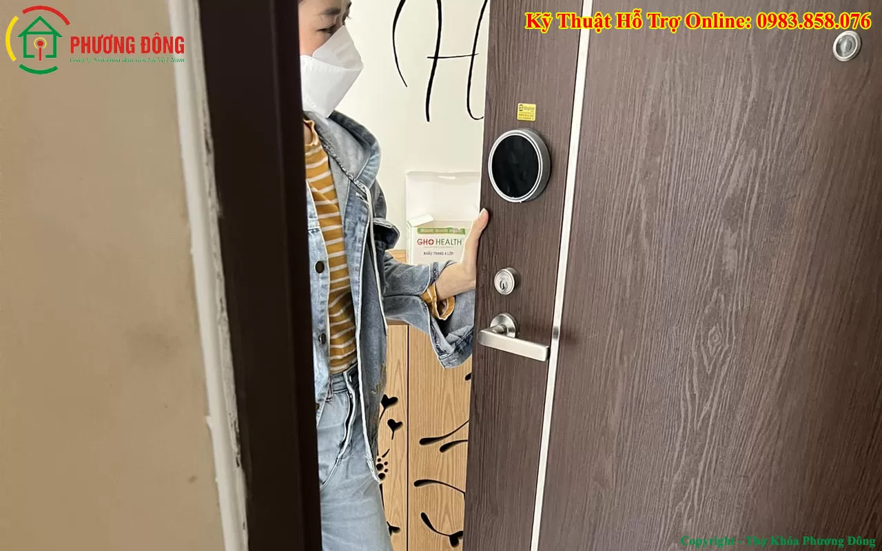 Hình ảnh minh họa quy trình mở khóa cửa điện tử của Thợ Miền Nam
