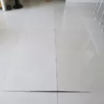 Gạch lát nền nhà phồng rộp là hiện tượng nền gạch nhà bị nhô lên, phồng rộp và nổ – vỡ