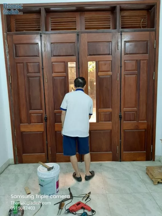 Sửa cửa gỗ bị xệ tại nhà chuyên nghiệp Thợ Miền Nam