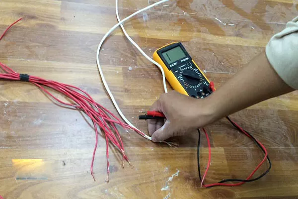 Đồng hồ vạn năng đo thông mạch và kiểm tra diode