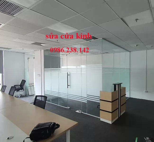 Sửa cửa kính quận 1 chuyên nghiệp Thợ Miền Nam