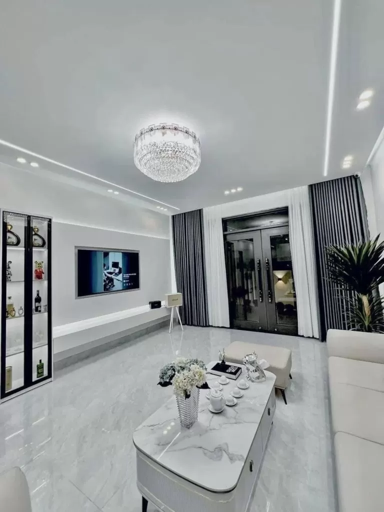 Tiến hành chuẩn bị mặt bằng và sơn 1 lớp lót 2 lớp phủ