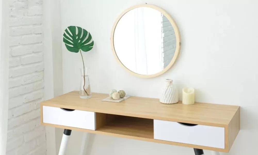 Bàn trang điểm treo tường độc đáo và tiết kiệm không gian cho phòng ngủ 9m2, vẫn đảm bảo sự tiện nghi và thẩm mỹ.