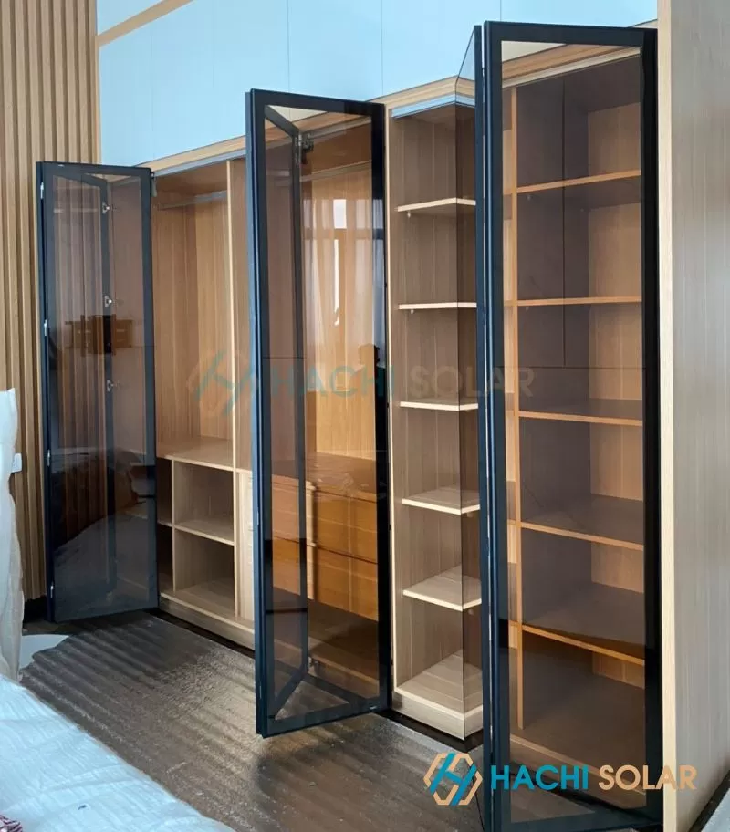 Hình ảnh minh họa tủ âm tường khung nhôm giả gỗ cánh kính