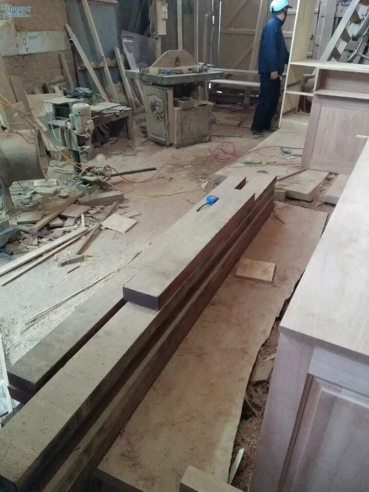 Sửa chữa khung cửa gỗ mối mọt tại nhà bởi Thợ Miền Nam
